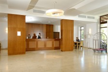Jura mészkő, beige <br>
Közintézményekben is bírja a terhelést<br>
Tisza Balneum Thermal Hotel
