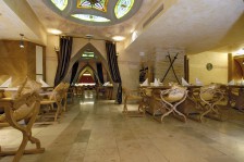 Jura mészkő, beige<br>
Nagyvárad - Leonesse középkori lovagi étterem
